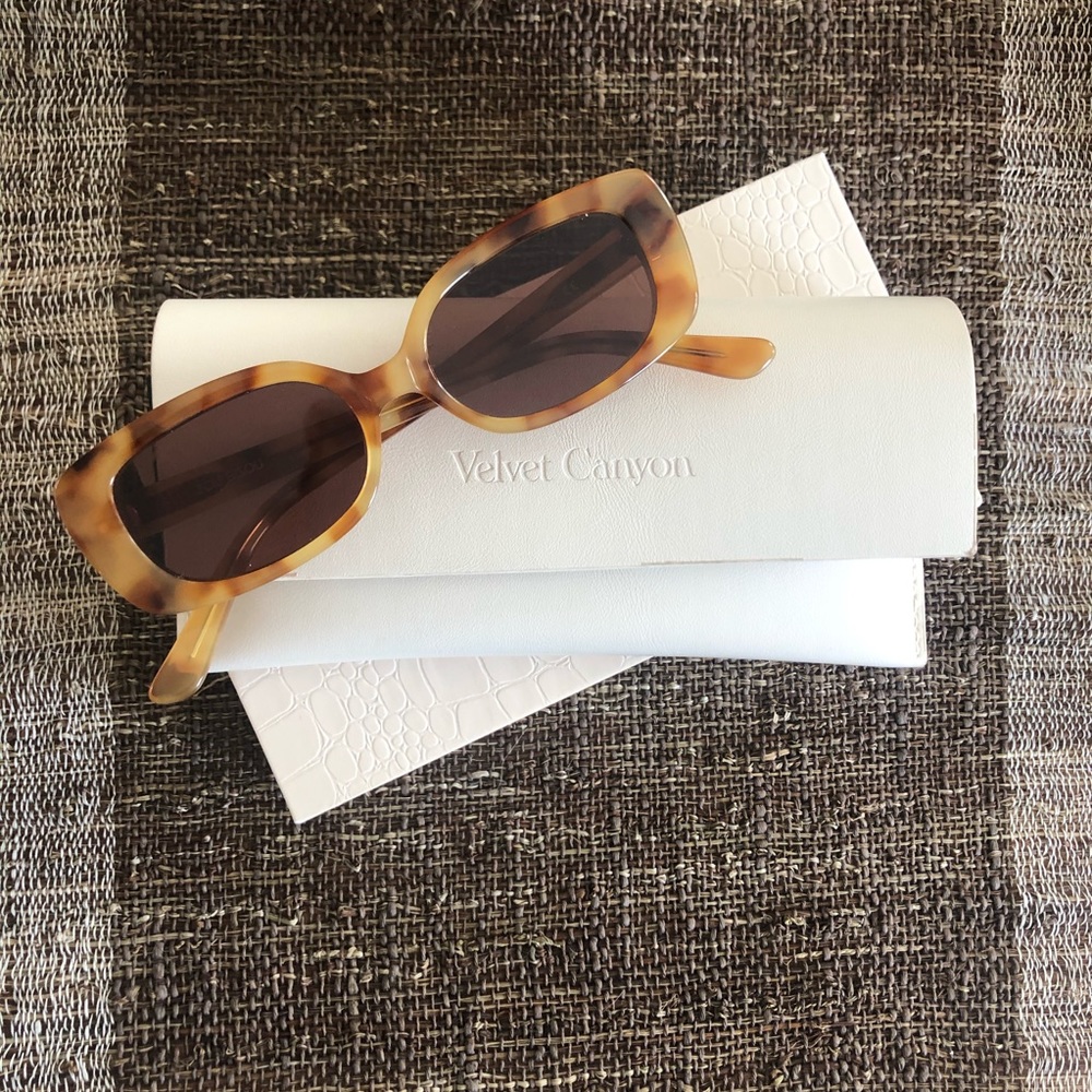 Velvet canyon sunglasses 🕊